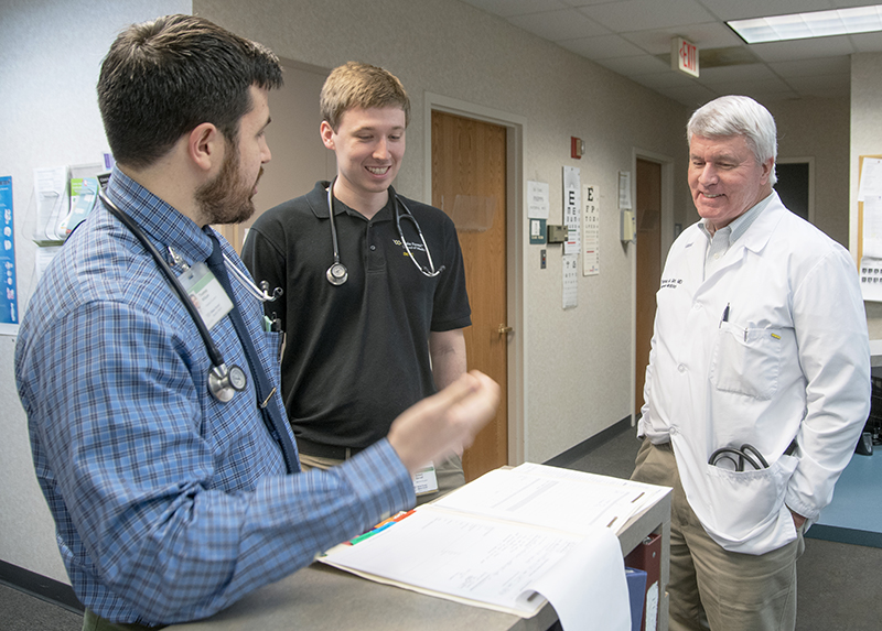 Wake Forest School of Medicine alumnus Thomas M. Ginn, MD '75, talks to a group of students